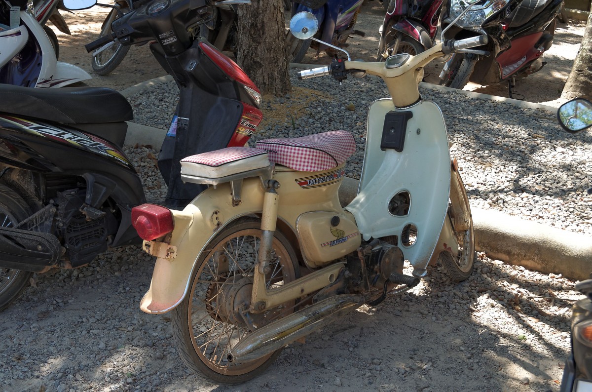 Honda 70 DELUXE, Klong Muang, Region Krabi, Thailand, 14.03.2014