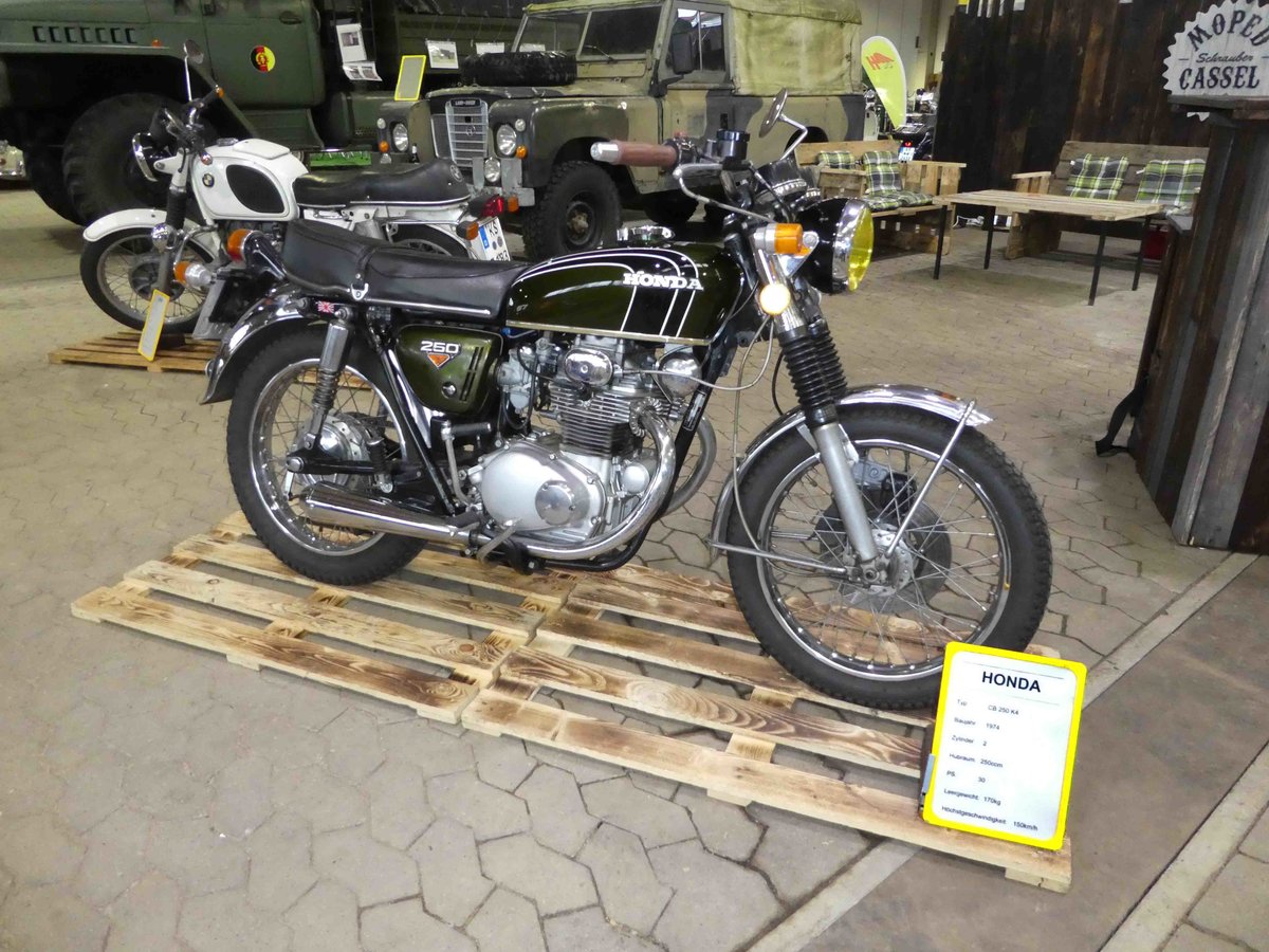 =Honda CB 250 K4, Bj. 1974, 250 ccm, 30 PS, gesehen bei der Technorama Kassel im März 2019. 