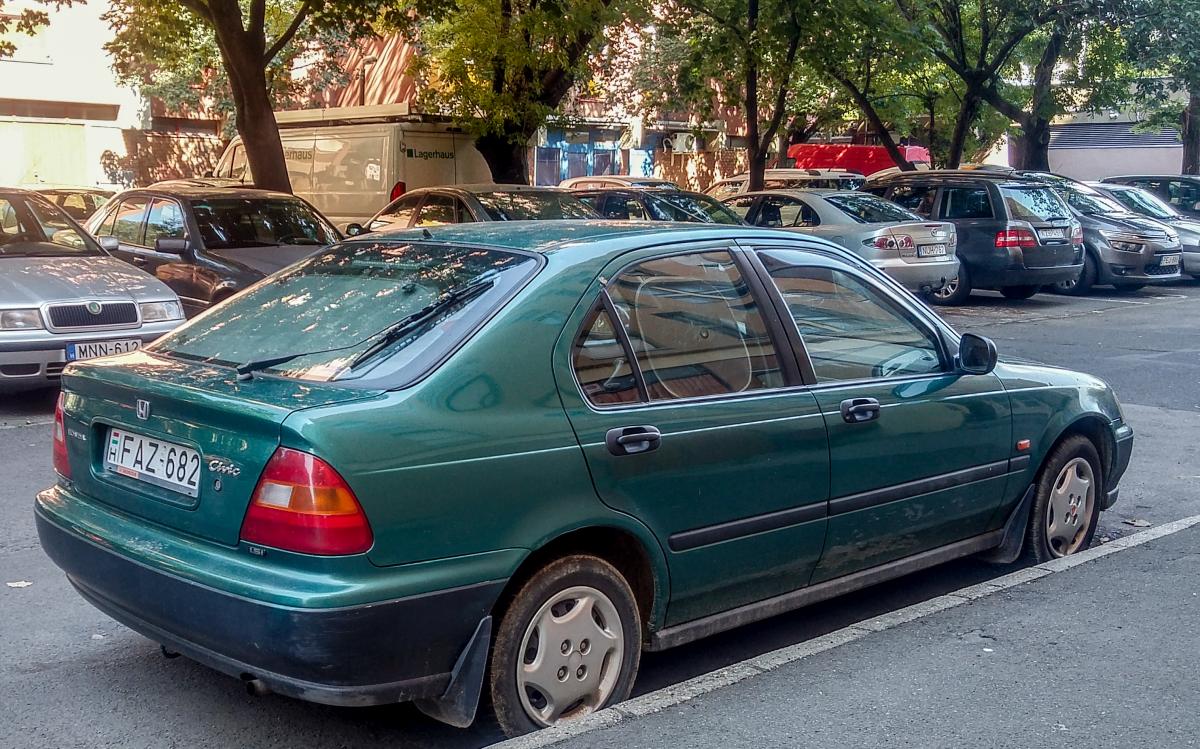 Honda Civic Mk6 in grün. Aufnahme: Pecs (HU), Juni, 2019