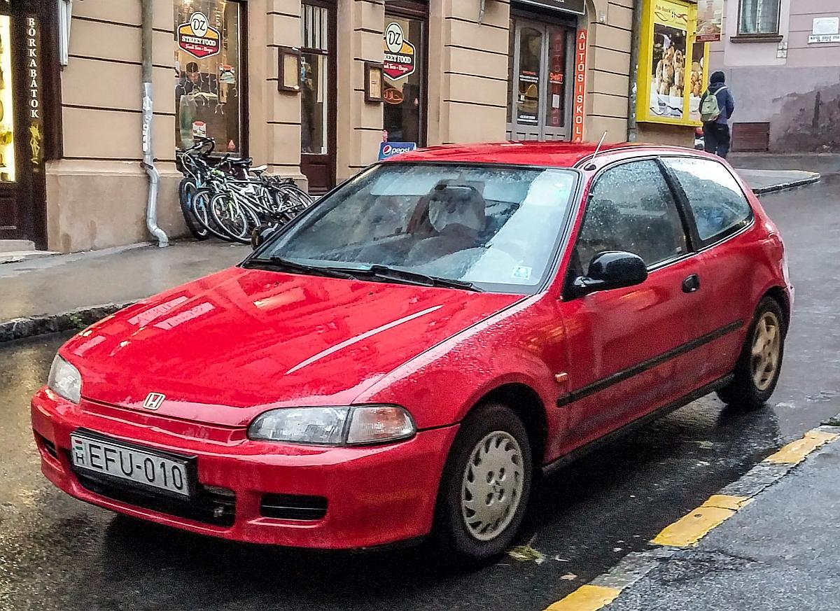 Honda Civic V in rot (Pécs, Ungarn, Oktober 2019).