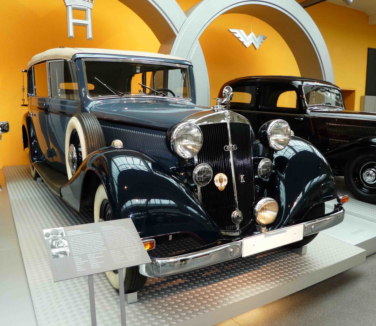 =Horch 830 BL Pullman-Cabriolet, Bj. 1936, 3517 ccm, 75 PS, gesehen im August Horch Museum Zwickau, Juli 2016.