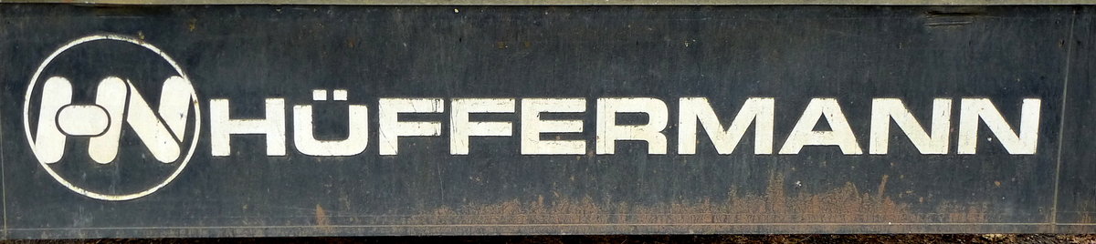 HFFERMANN Transportsysteme GmbH, Schriftzug an einem LKW-Tandemanhnger, die 1913 in Niedersachsen gegrndete Firma ist im Fahrzeugbau ttig, Nov.2016