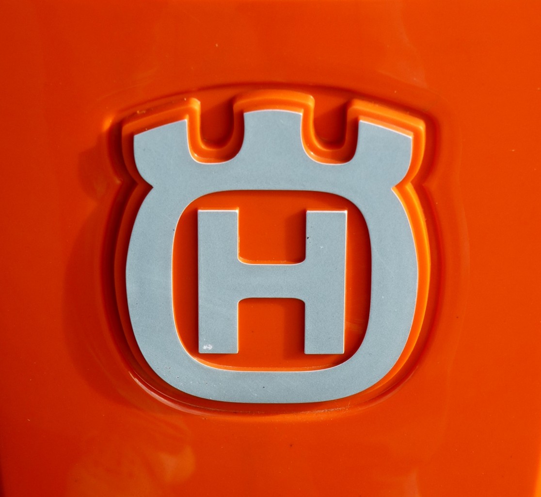 Husqvarna, Firmenlogo des schwedischen Unternehmens, baute u.a. Fahrrder und Motorrder, Nov.2014