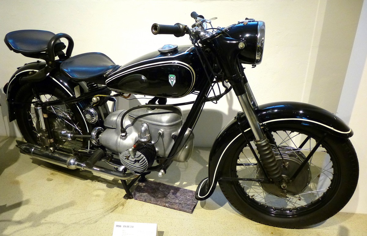 IFA BK350, aus dem VEB Motorradwerk Zschopau(MZ) in Sachsen, Baujahr 1956, 2-Zyl.2-Takt Boxermotor mit 343ccm und 15PS, Vmax.110Km/h, NSU-Museum, Sept.2014 