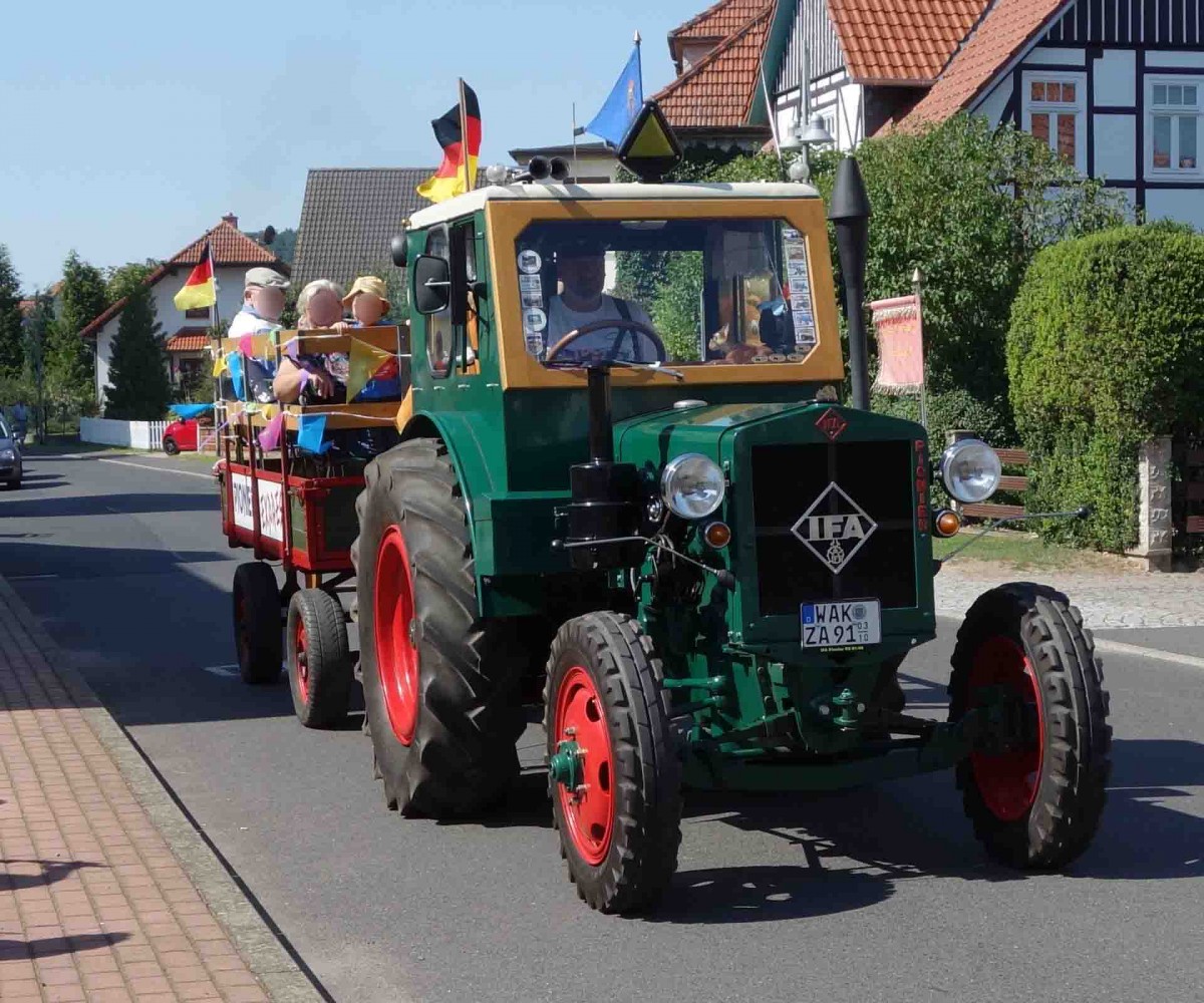 Ifa Pionier, unterwegs beim Festzug anl. der 2015er Oldtimerausstellung in Pferdsdorf/Thüringen, 08/2015