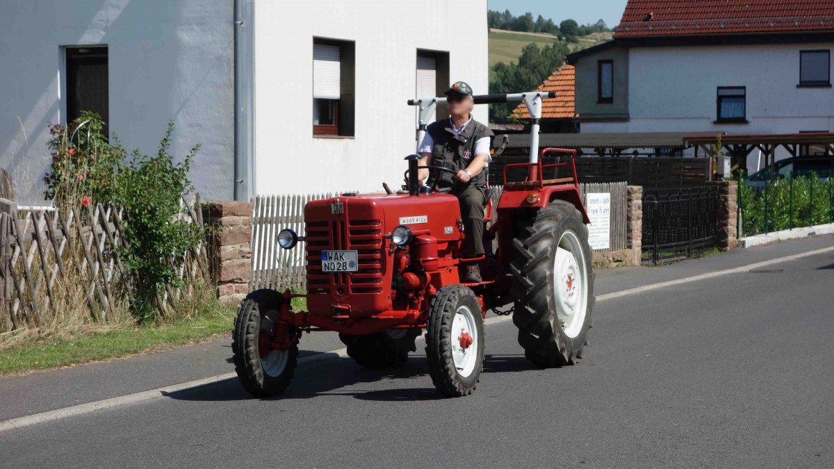 IHC 432, unterwegs beim Festzug anl. der 2015er Oldtimerausstellung in Pferdsdorf/Thüringen, 08/2015