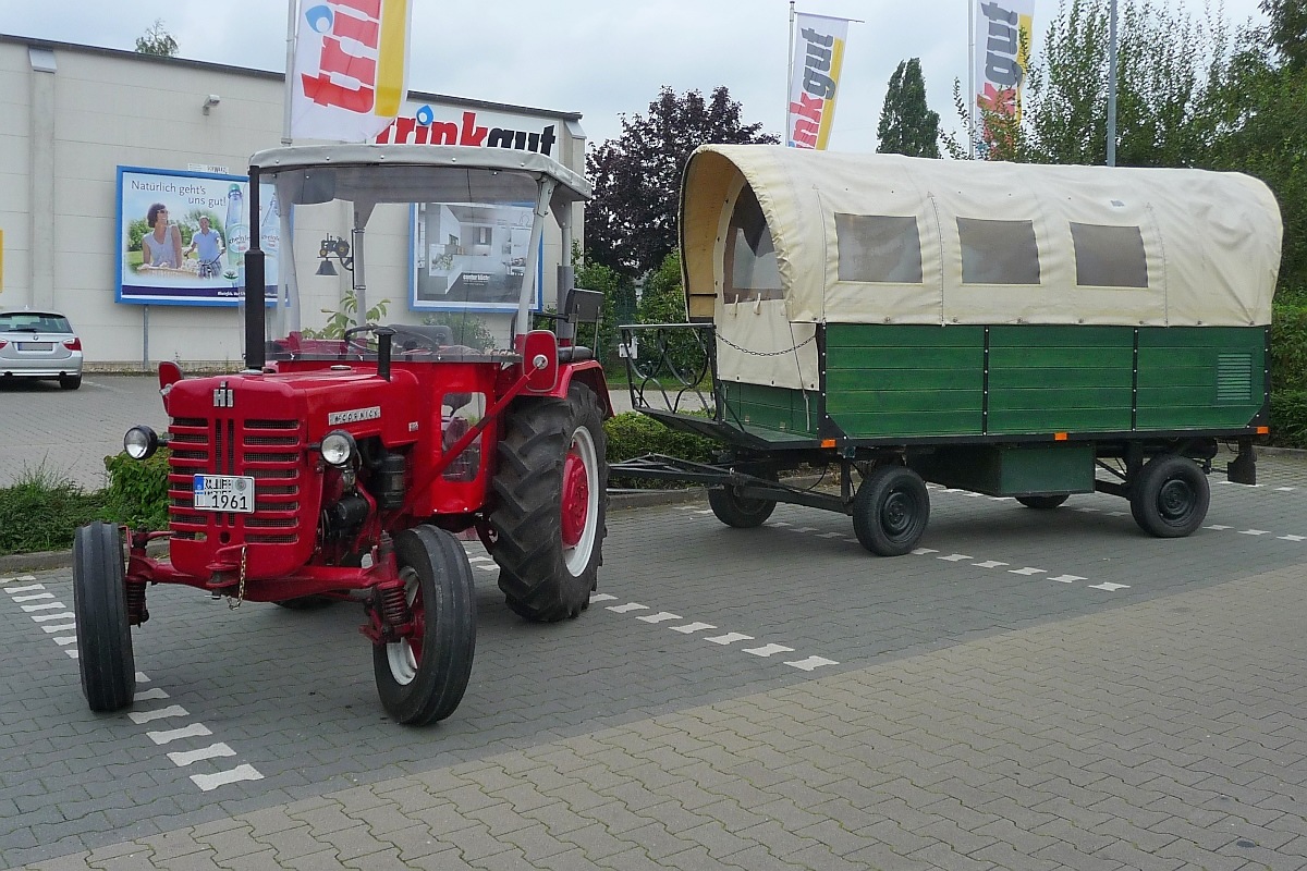 IHC McCormic Traktor mit Planwagen in St. Tönis, 2.9.14