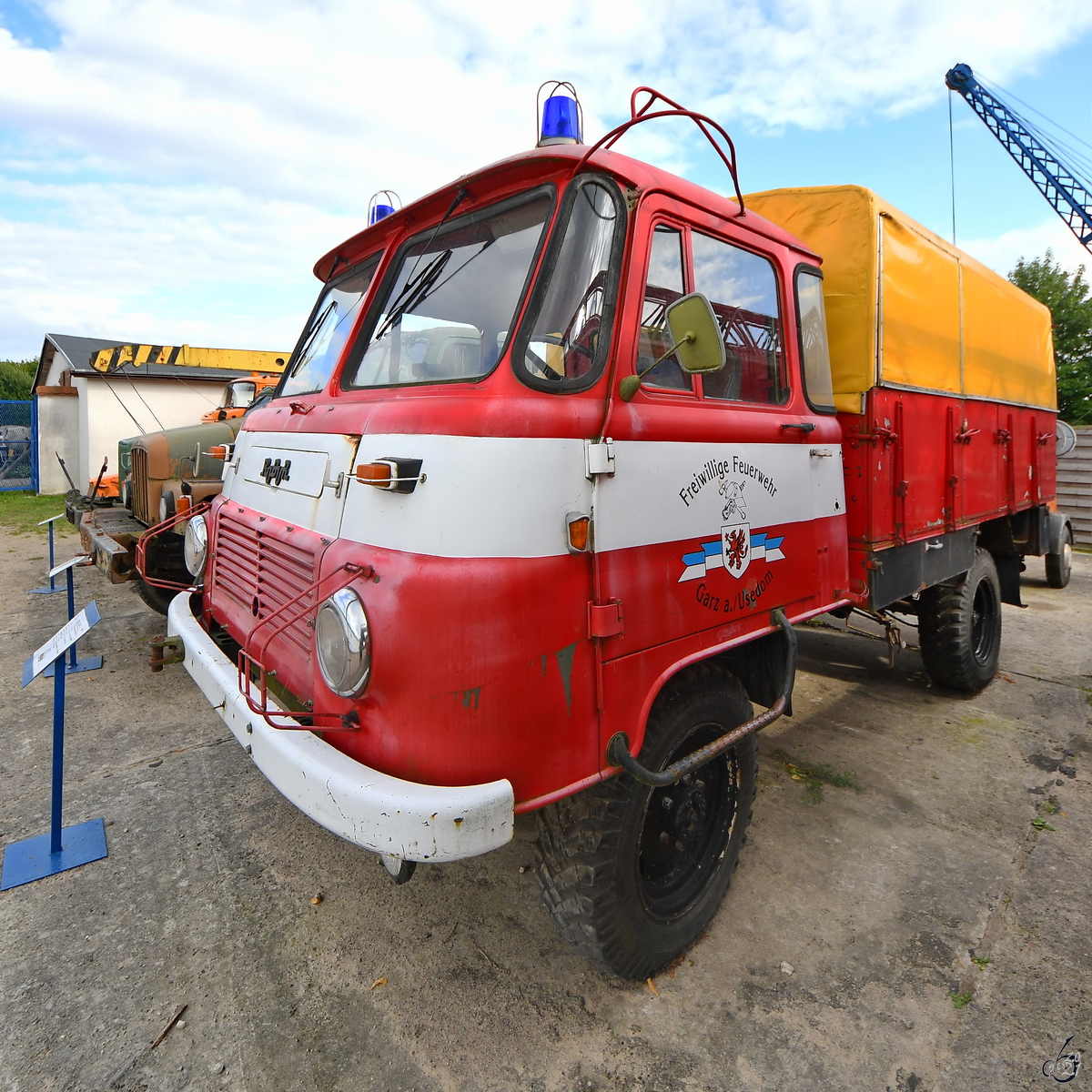 Im DDR-Museum Dargen ist dieses Feuerwehrfahrzeug ROBUR LO 2002AKF LF8/TS8 zu sehen. (August 2021)