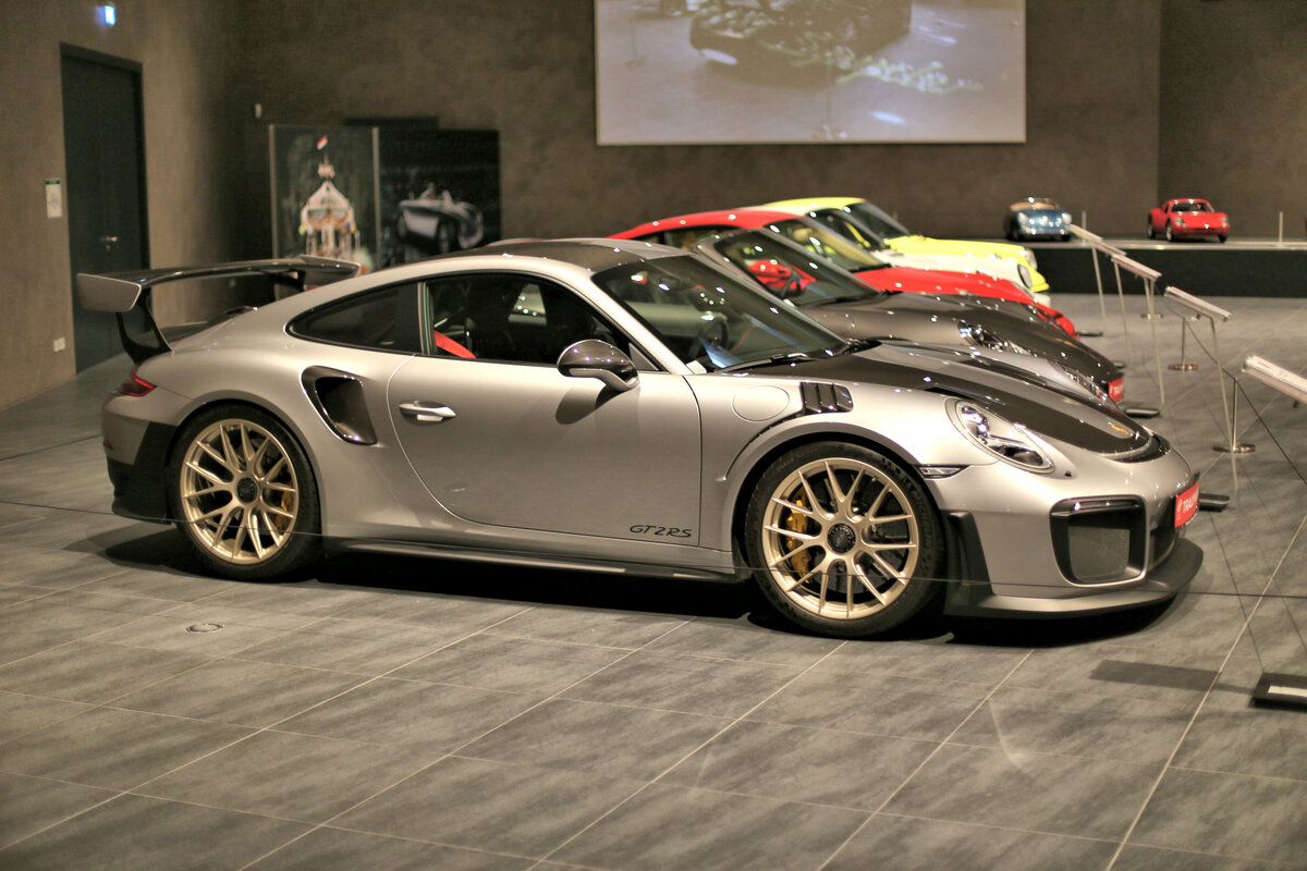 Im Klaus Peter Porsche Traumwerk in Ainring war am 25.5.2022 dieser Porsche GT 2 RS in der Ausstellung zu bewundern.