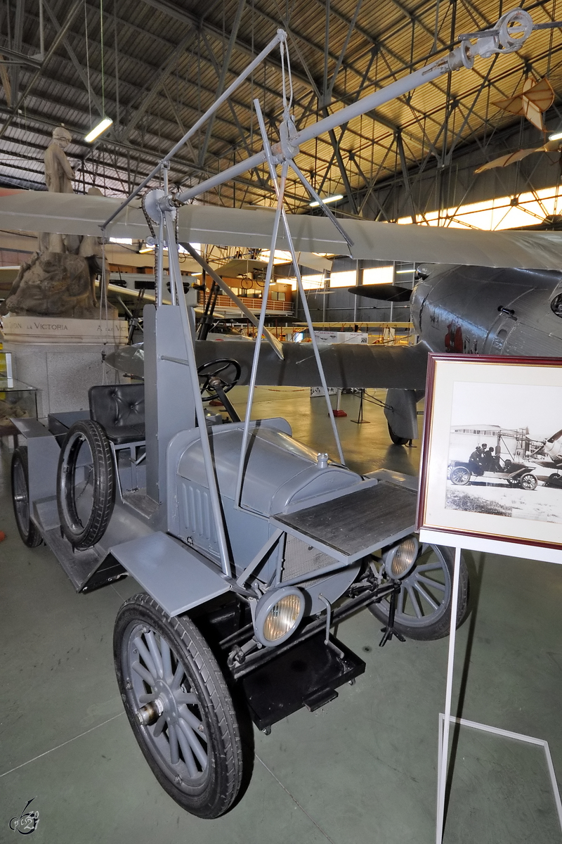 Im Museo del Aire in Cuatro Vientos bei Madrid war dieses Flugzeugmotorstartfahrzeug auf Basis eines Ford Model T ausgestellt. (Dezember 2010)