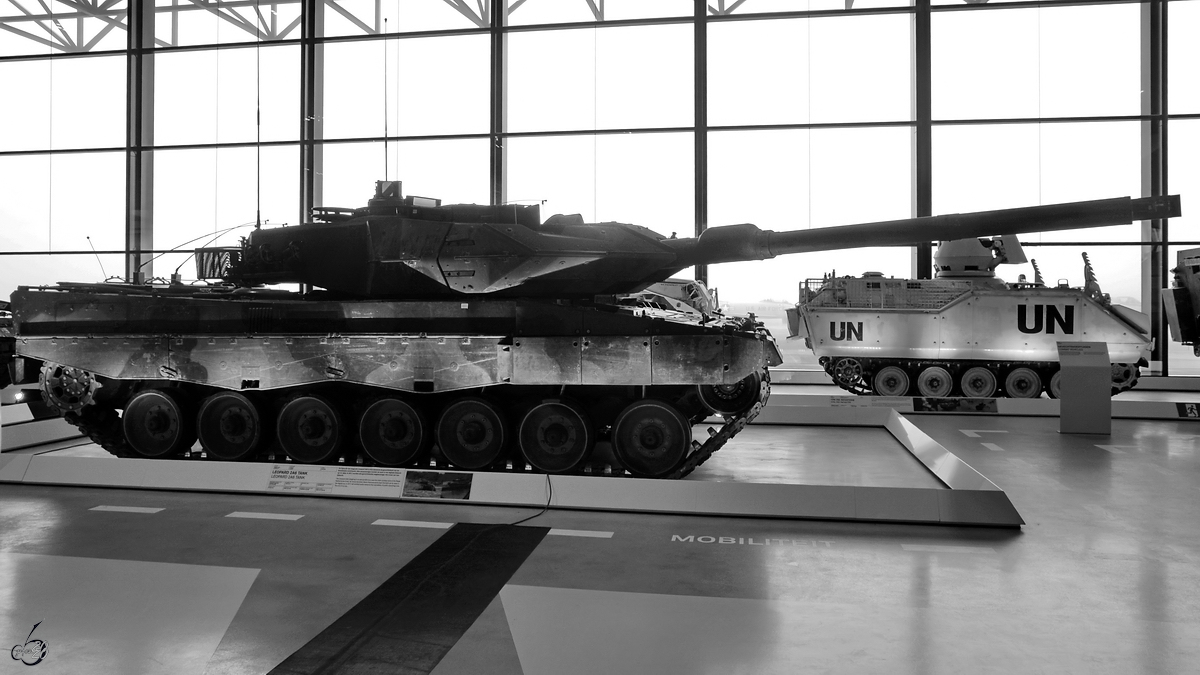 Im Nationalen Militärmuseum Soesterberg stand Ende Dezember 2016 dieser Leopard 2A6 Kampfpanzer.