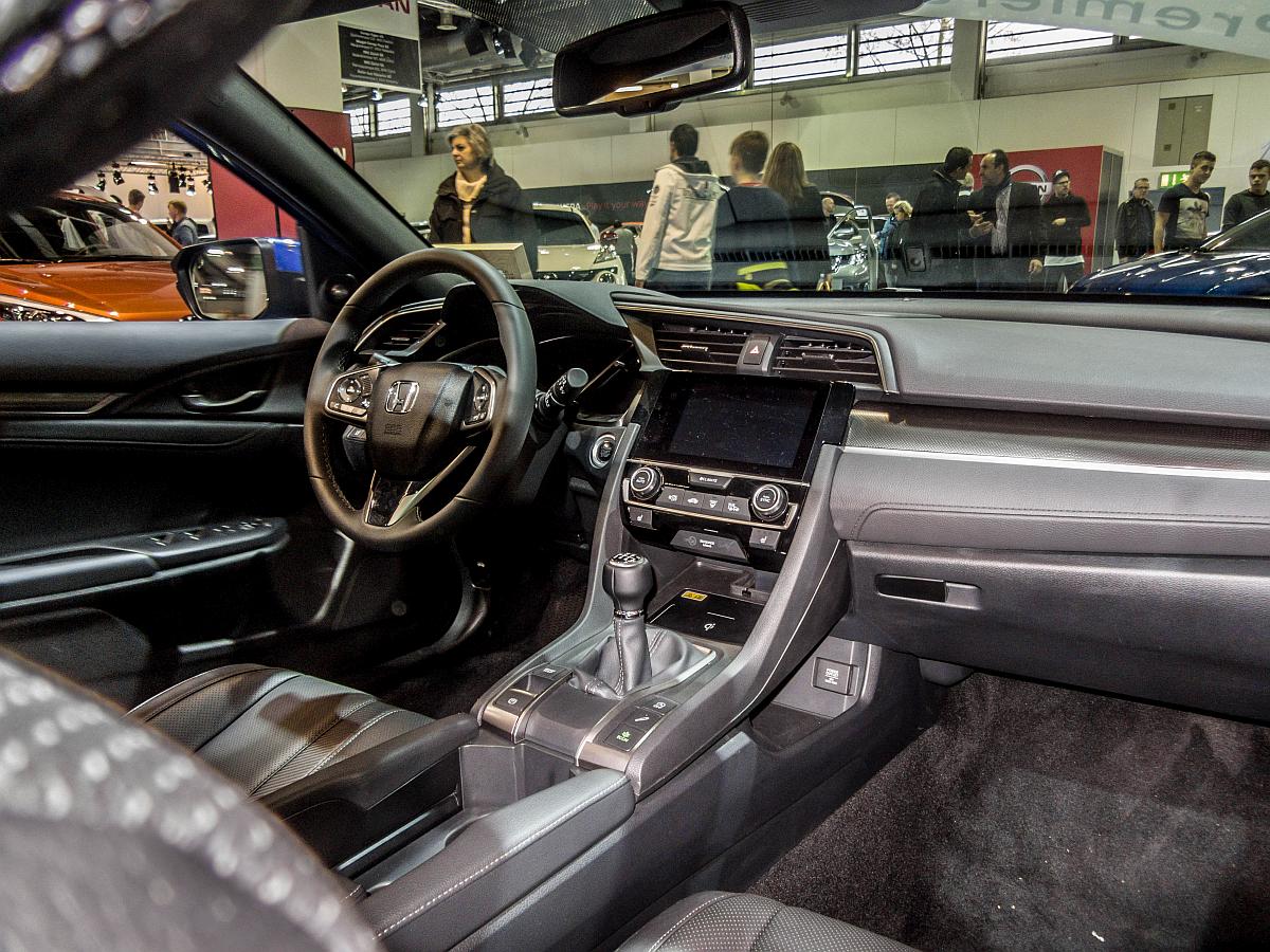Innenraum des neuen Honda Civic (10. Geneartion). Sitzprobe auf dem Auto Zürich, November 2016