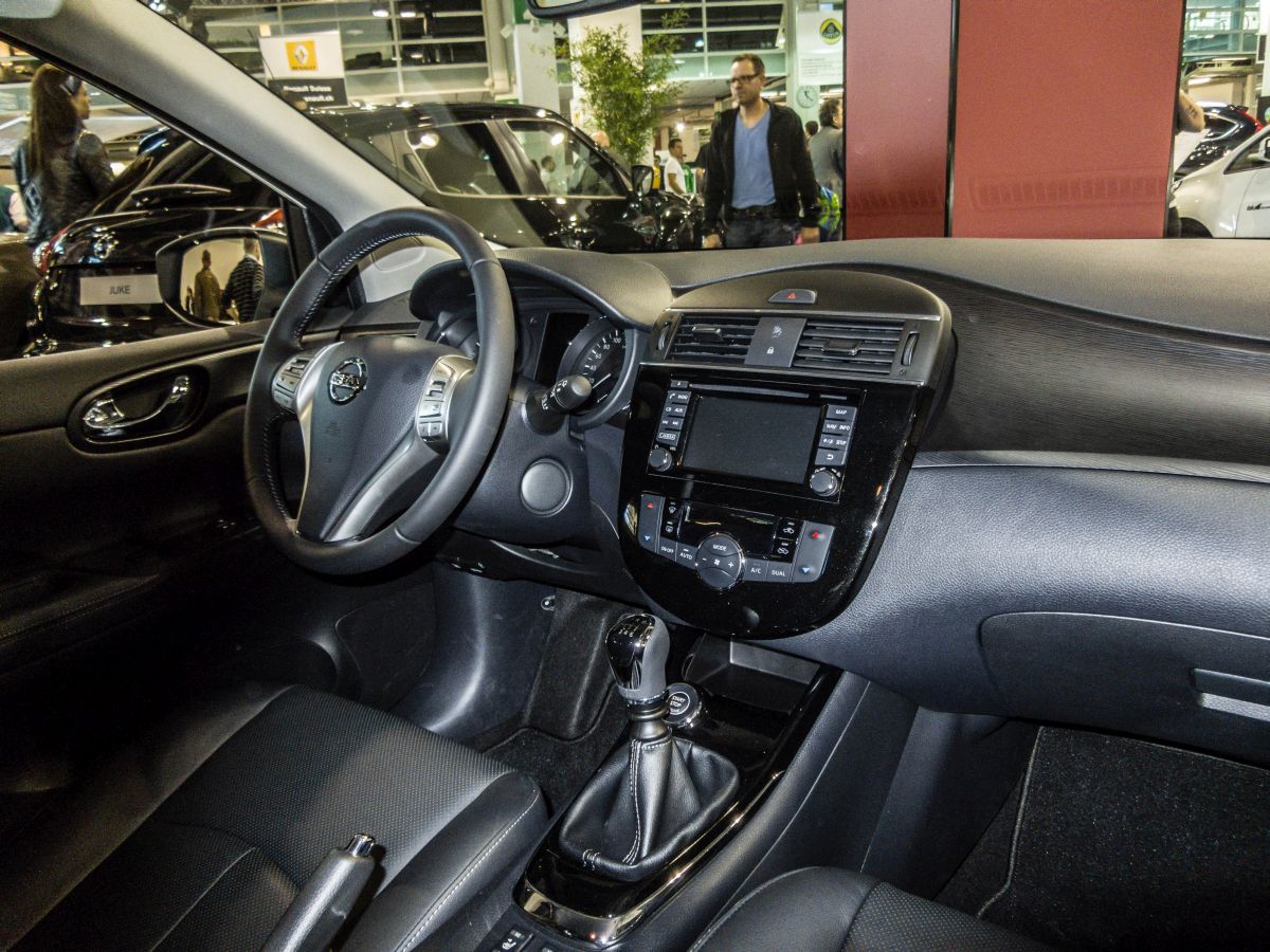 Innenraum des Nissan Pulsar. Foto: 08.11.2014 Auto Zürich 2014 Show.