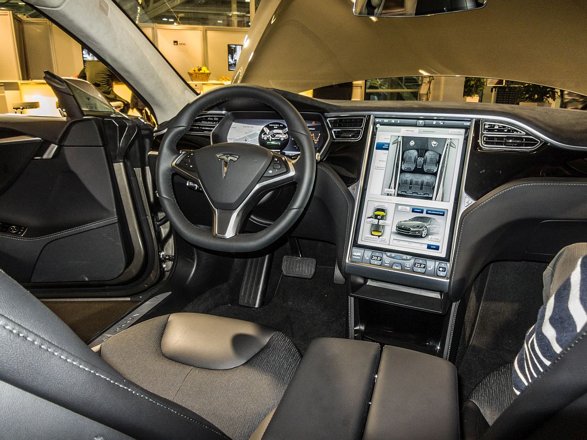 Interieur des Tesla Model S. Foto: Auto Zürich, November 2015