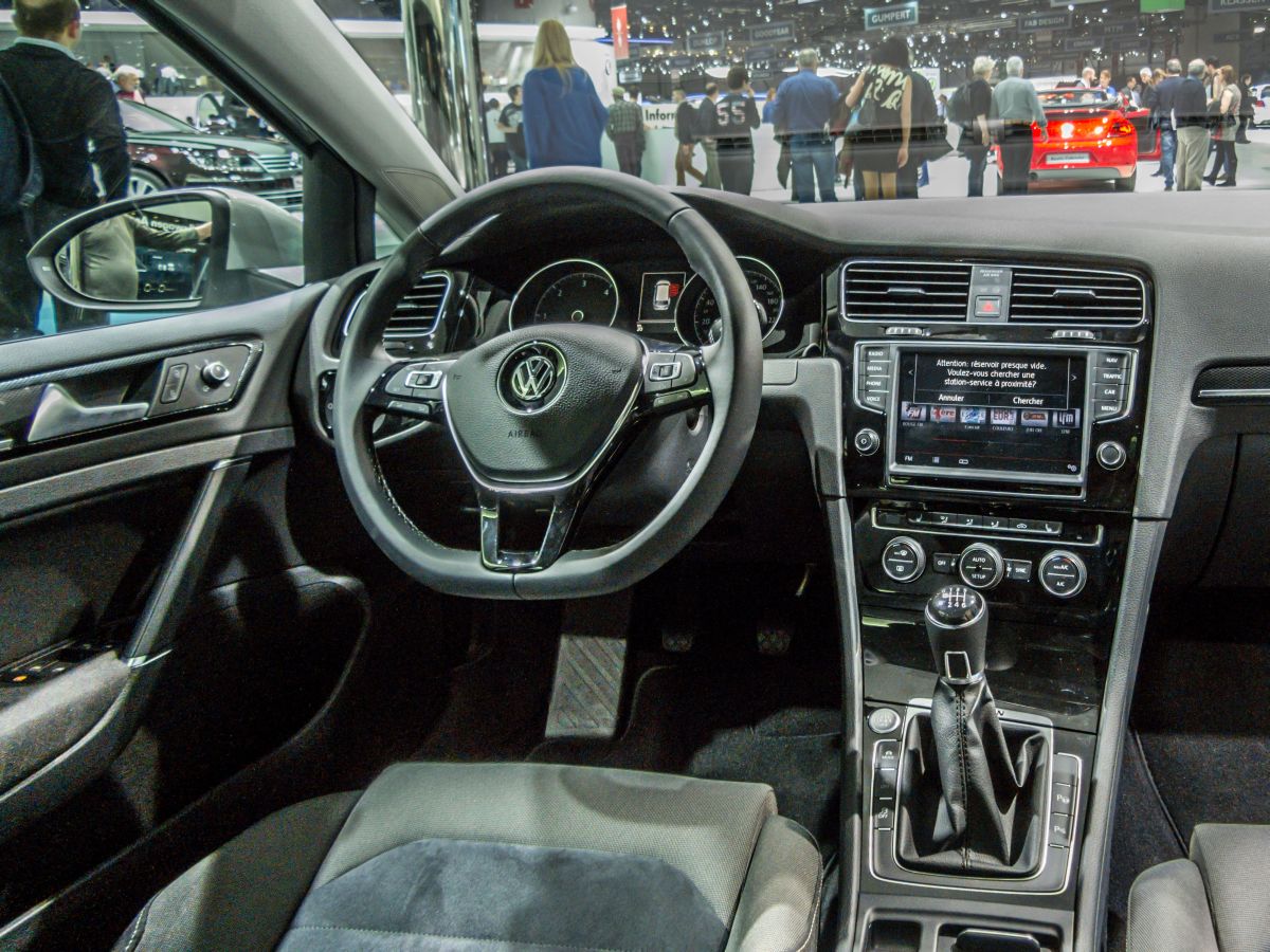 Interieur des VW Golf VII. 2014-er Autosalon Genf.