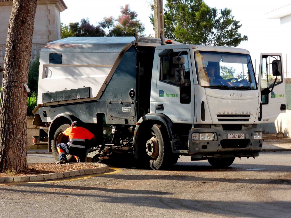 Iveco Eurocargo unterwegs zur Strassenreinigung in Cala Pi/Mallorca im Mai 2014