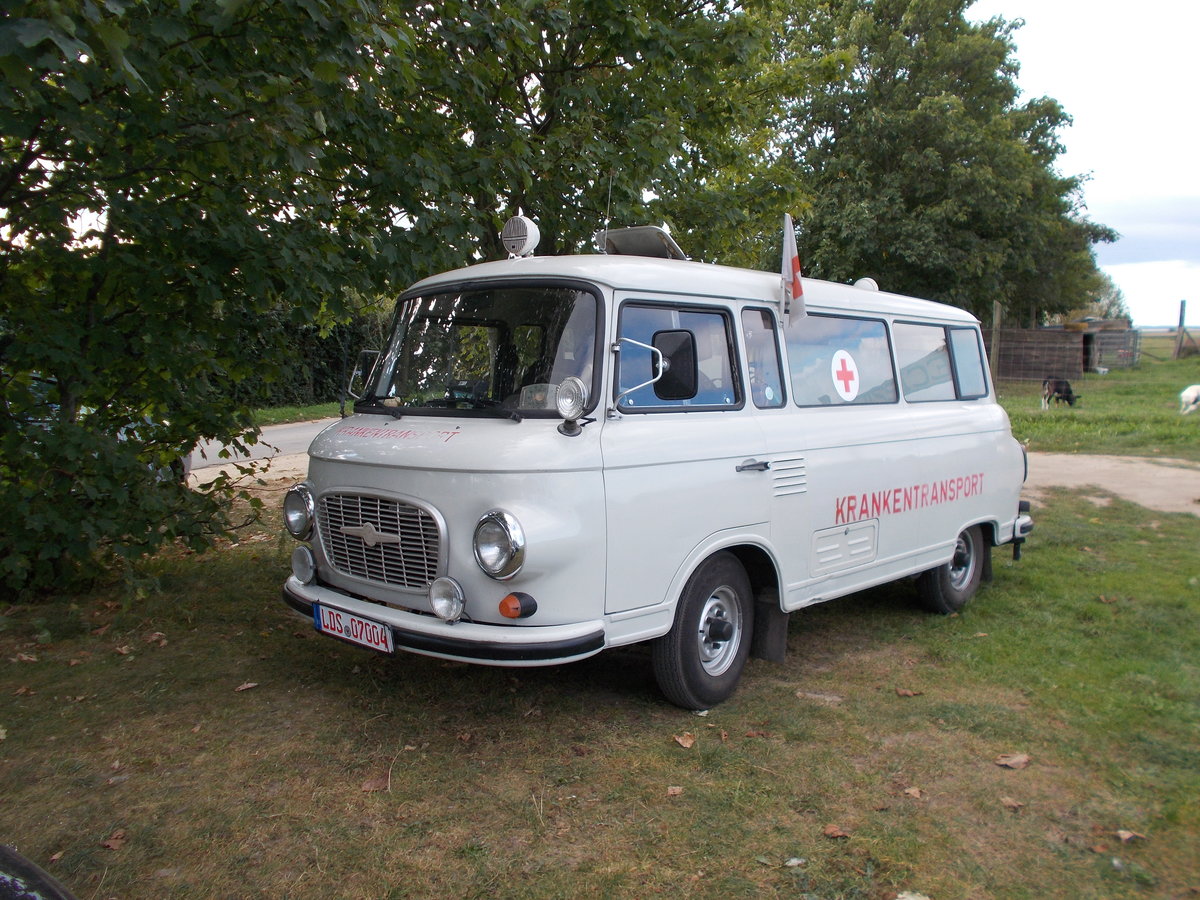 Ja so sahen die Krankenwagen in der DDR mal aus.Ein Barkas B1000,am 21.September 2016,in Lieschow.