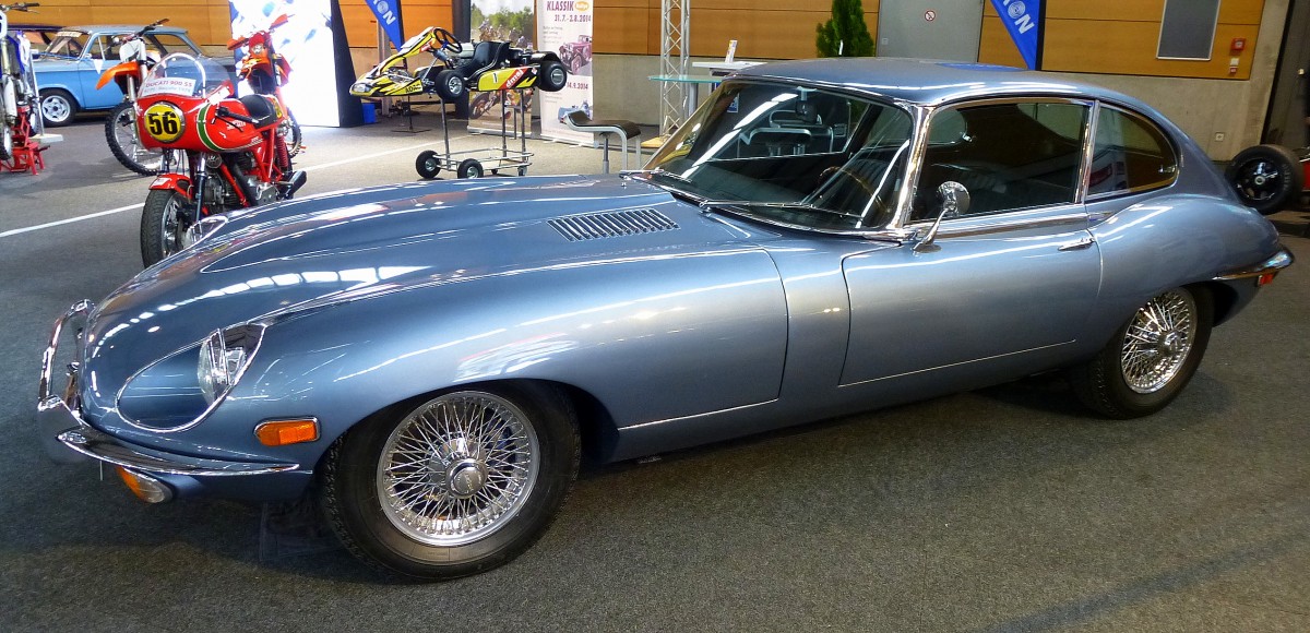 Jaguar E-type 4,2, englischer Sportwagen, gebaut von 1961-74, Automesse Freiburg, Feb.2014