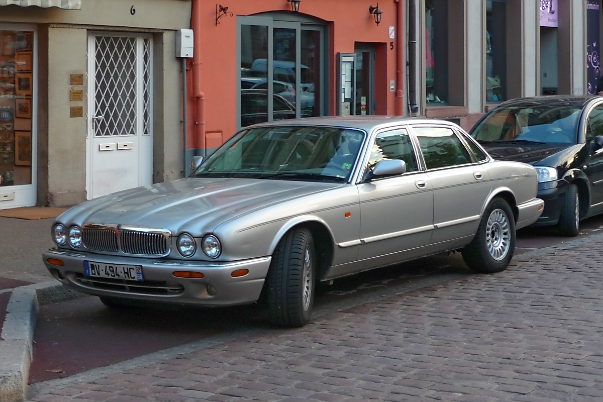 Jaguar XJ in der Altstadt von Colmar, 2.10.12