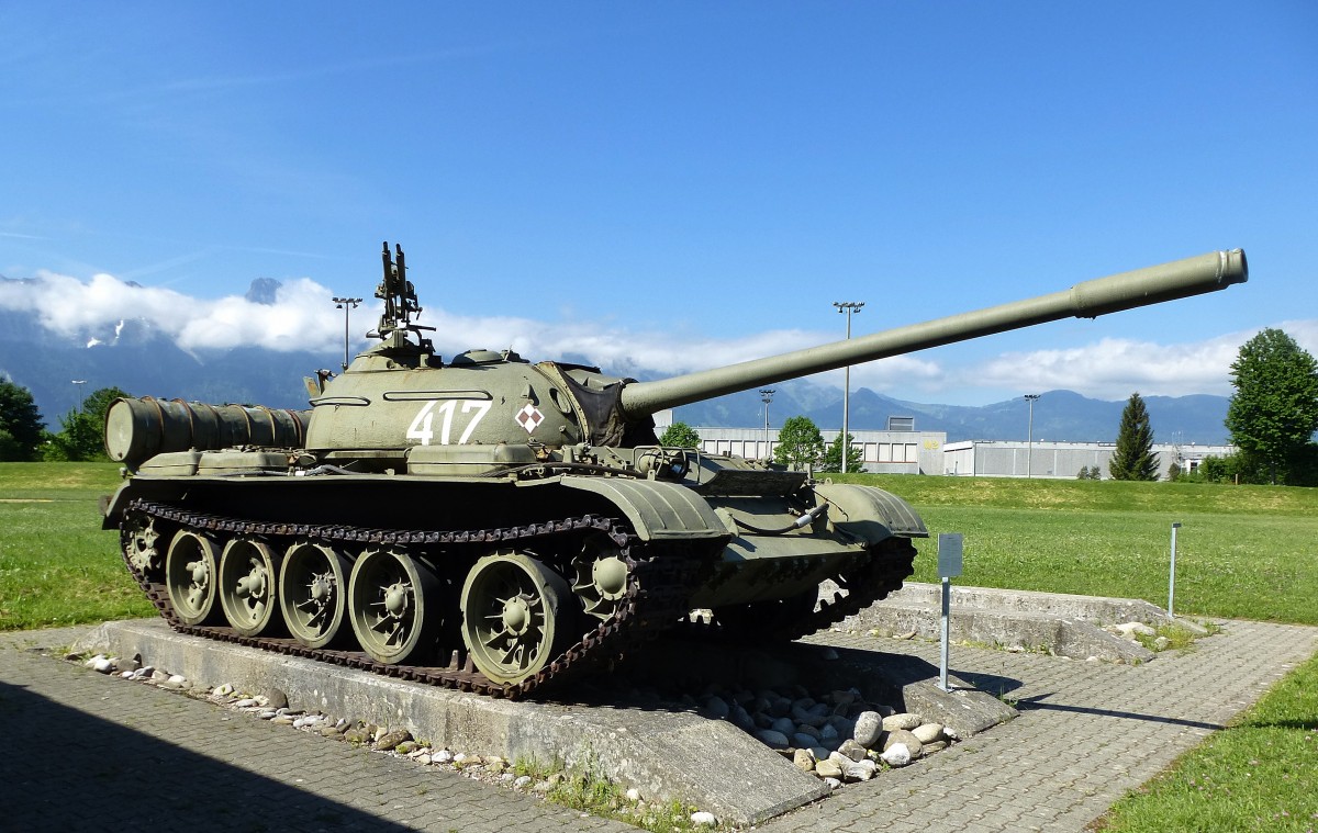 Kampfpanzer T54A, von 1955-66 in der UdSSR gebaut, 10cm Kanone, 520PS, Vmax.50Km/h, gehrte bis Mitte der 1960er Jahre zu den strksten Panzern weltweit, Panzermuseum Thun, Mai 2015