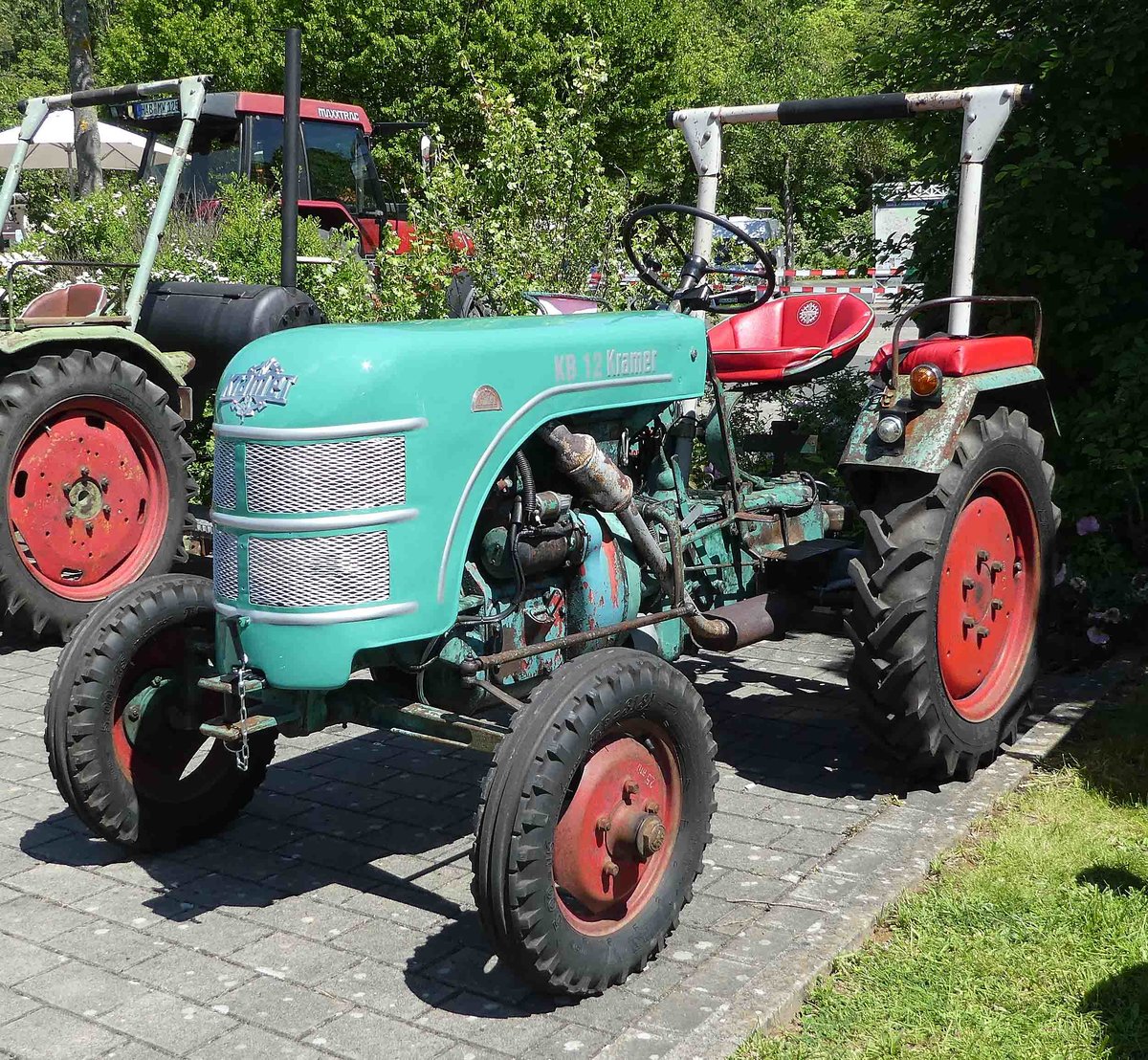 =Kramer KB 12, ausgestellt bei der Traktorenaustellung der Fendt-Freunde Bad Bocklet im Juni 2019