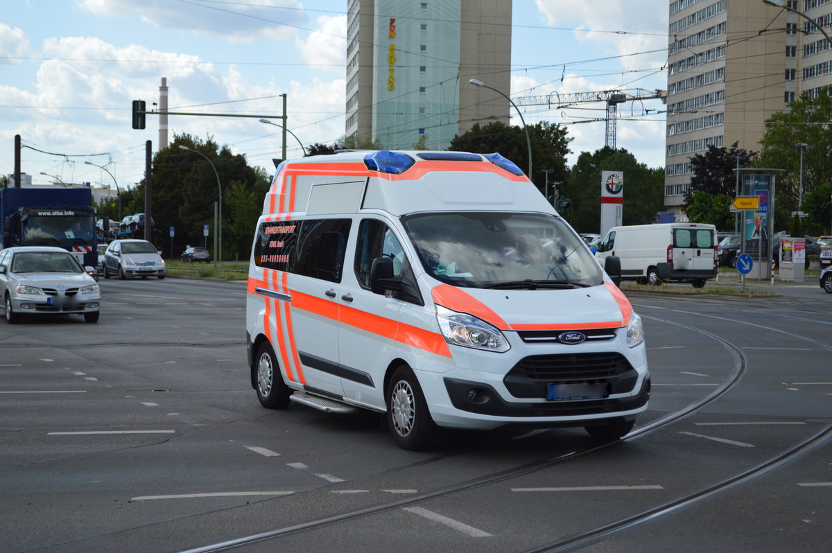 Krankentransport Stahl GmbH aus Berlin mit einem neueren FORD Tourneo Krankentransportfahrzeug am 29.07.20 Berlin Marzahn.