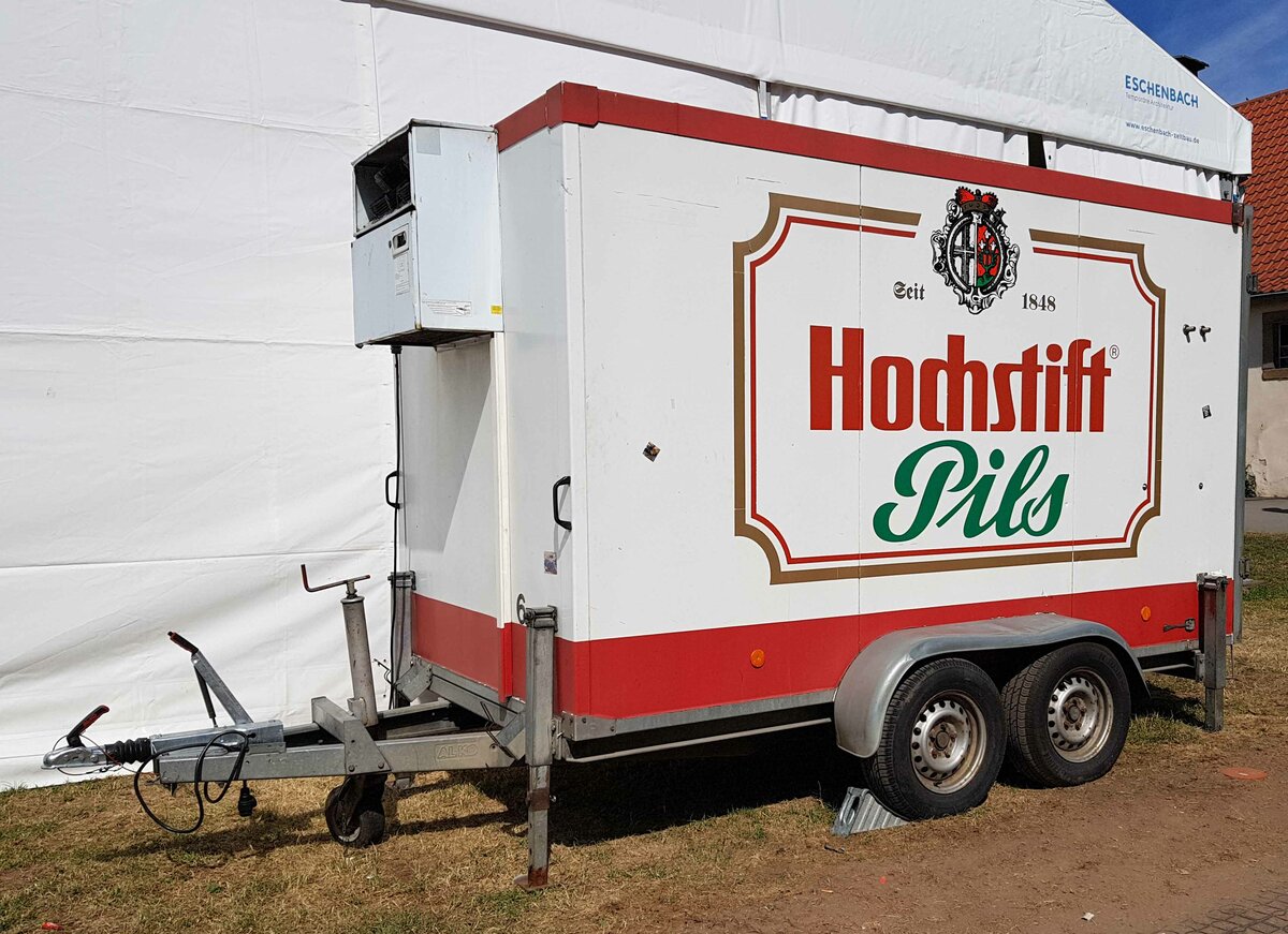 =Kühlwagen der Brauerei HOCHSTIFT, eingesetzt beim Bürgerfest  200 Jahre Landkreis Fulda  auf dem Gelände von Schloß Fasanerie im Juni 2022