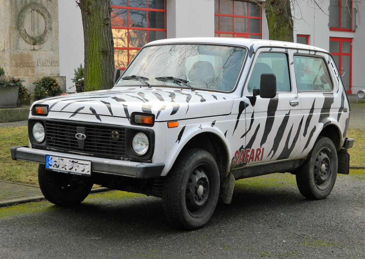 Lada 4x4 Safari, ursprünglich Lada Niva oder WAS-2121, hier Bj. 2010-2015. Gesehen am 16.01.2018