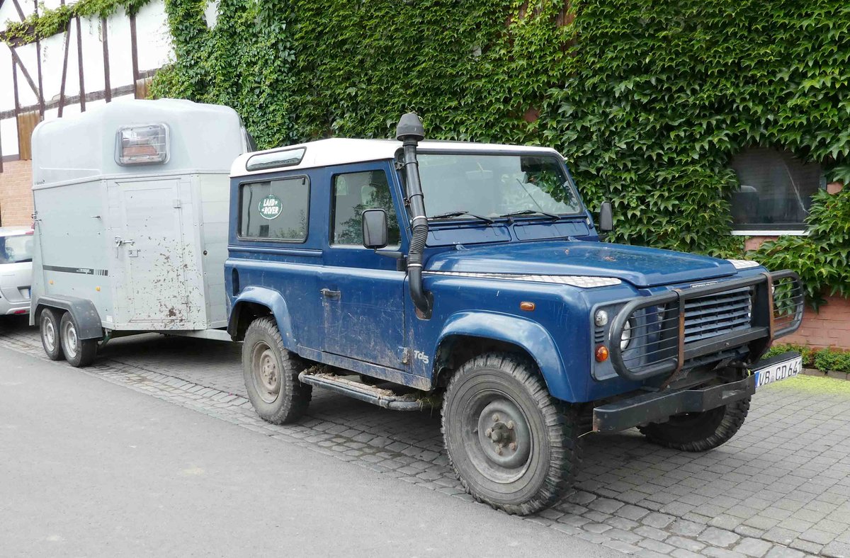 =Land Rover Defender, gesehen anl. Ortsjubiläum von Fraurombach im August 2017