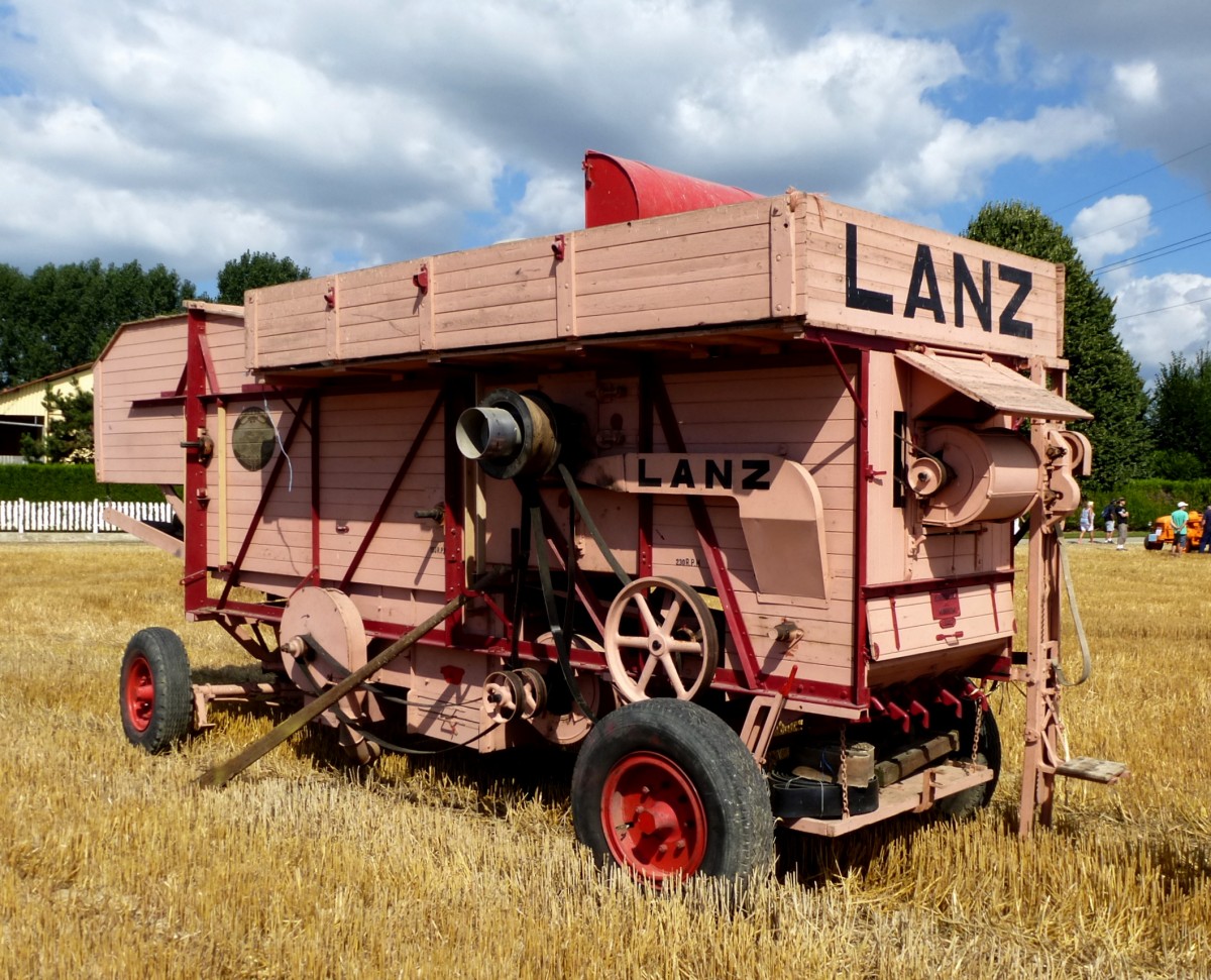 Lanz, Dreschmaschine, gesehen bei einer Oldtimerveranstaltung im Elsa, Aug.2013