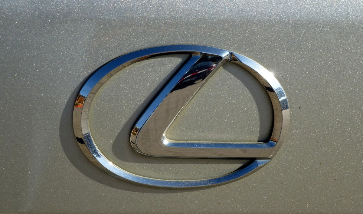 Lexus, Firmenlogo der Premiummarke von Toyota, ab 1989 auf dem Markt, Sept.2013