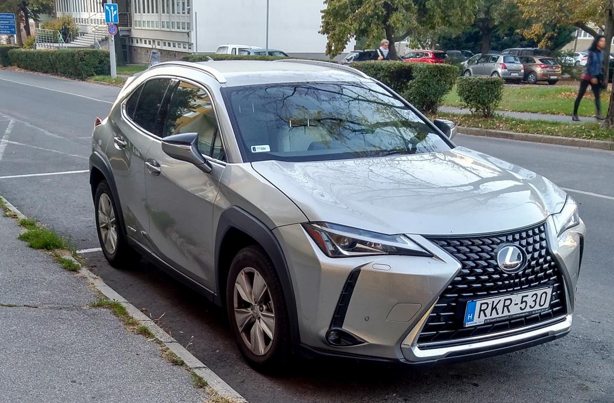 Lexus UX (Pécs, Ungarn, Oktober 2019).