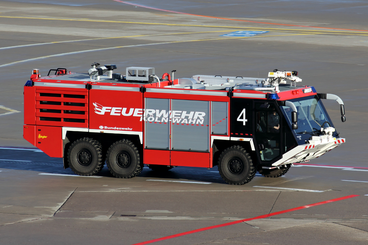 Löschfahrzeug 4 am Flughafen Köln 2.2.2014