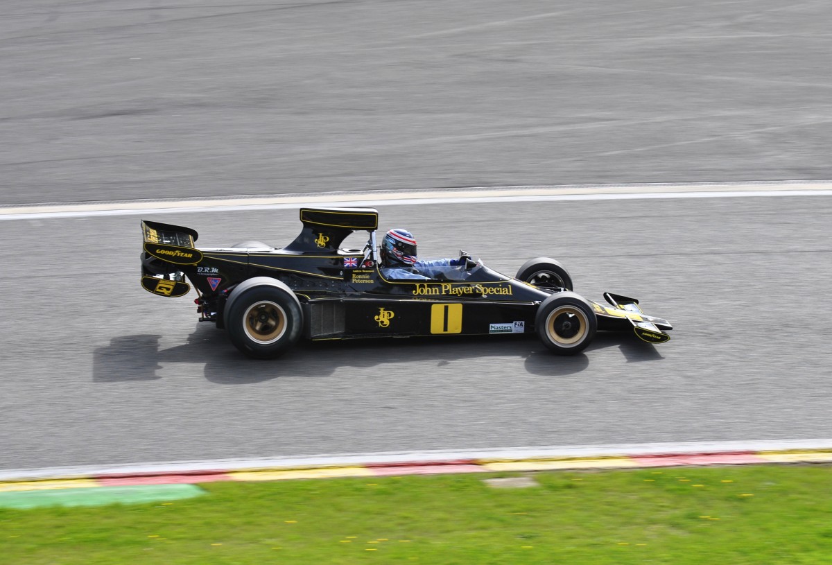 Lotus 76/1  (John Player Special) Bj.:1974.
Beim FIA Masters Historic Formula One Championship,
am 21.9.13 in Spa Francorchamps.