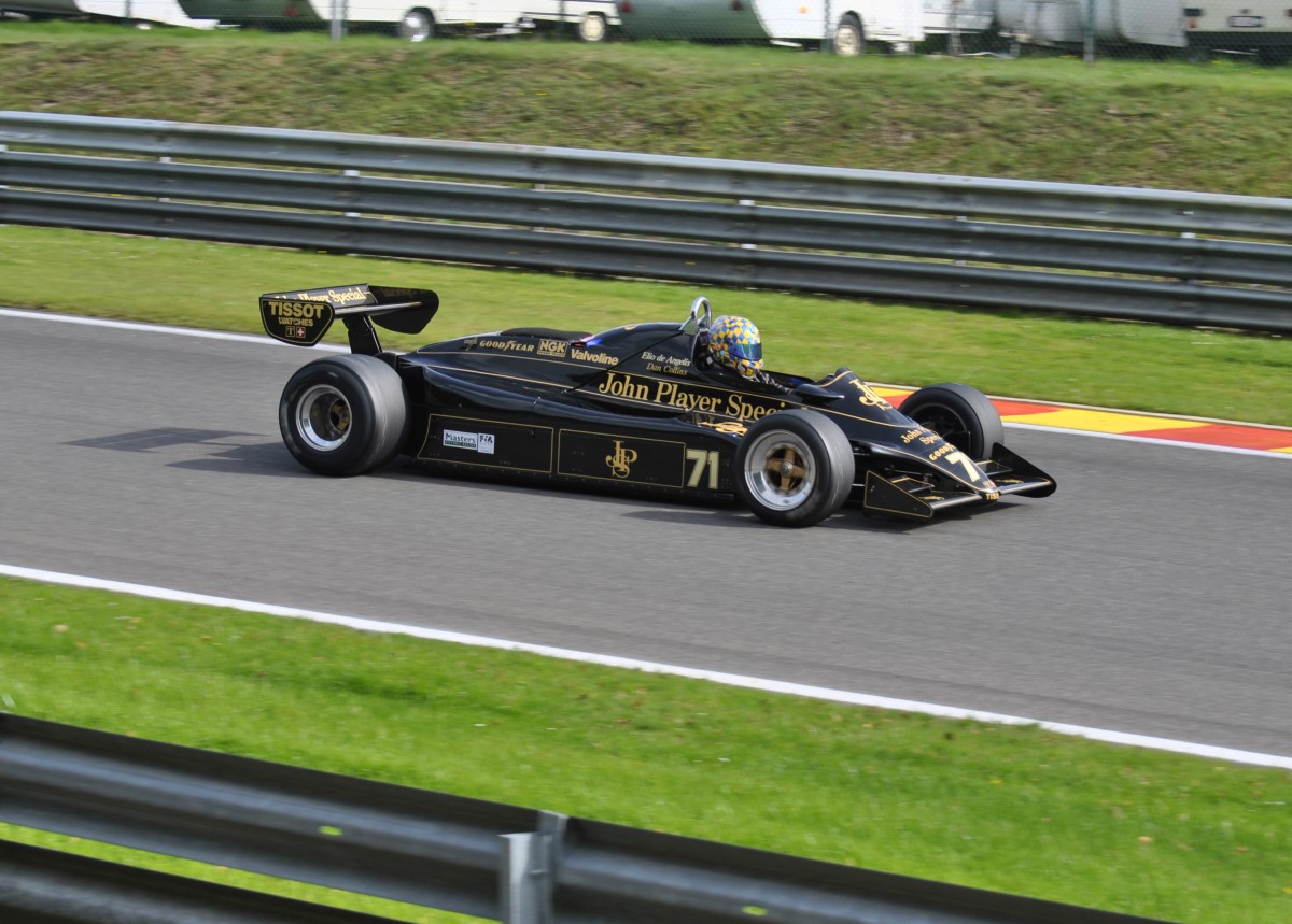 Lotus 91 (John Player Special) Bj.:1982.
Beim FIA Masters Historic Formula One Championship,
am 21.9.13 in Spa Francorchamps.