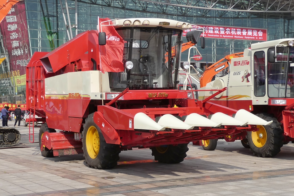 Mais-Erntemaschine CP04 von Foton LOVOL, ausgestellt auf der  China WCAM 2011  in Shouguang, 6.11.11