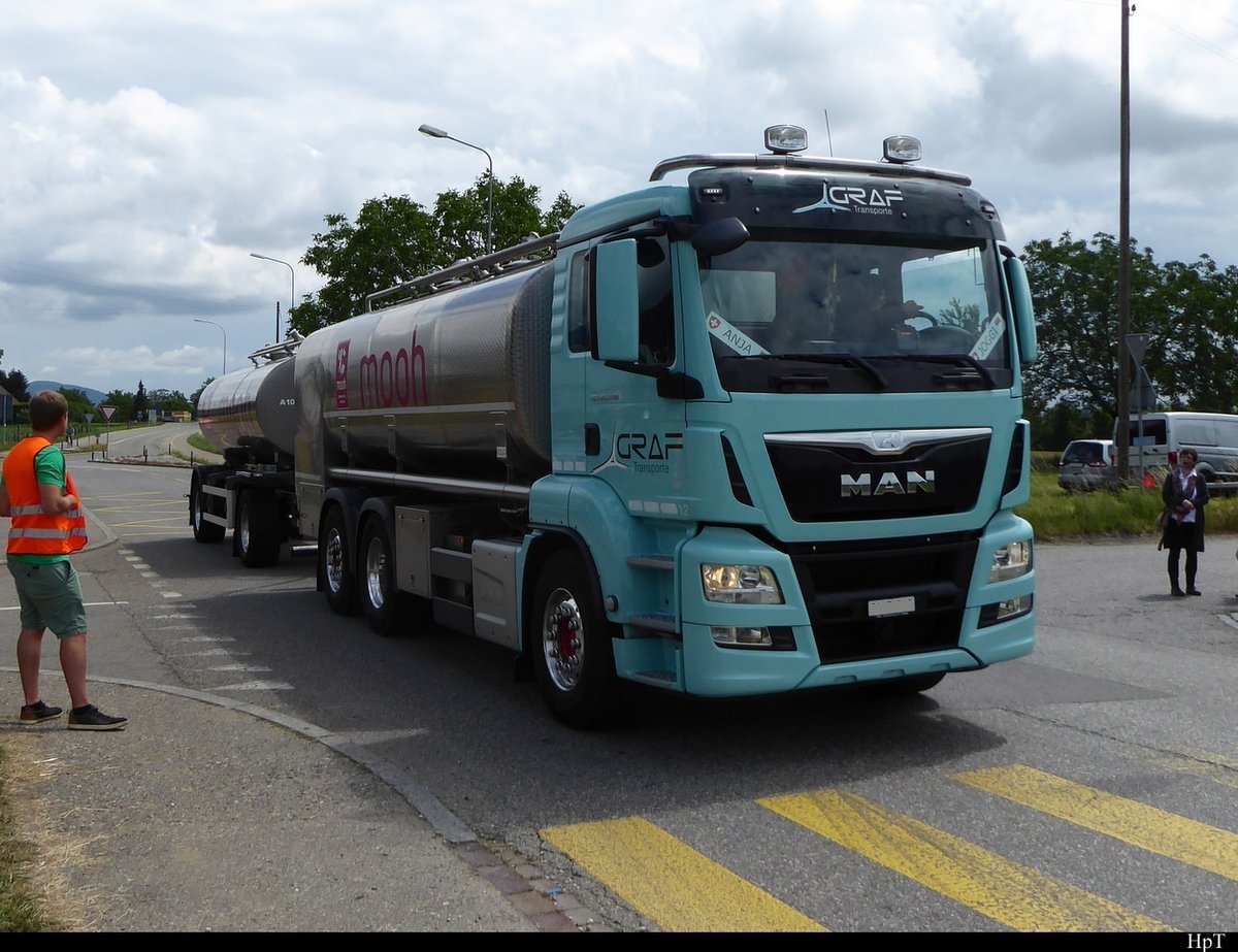 MAN Milchtransporter unterwegs bei Oensingen am 28.06.2020