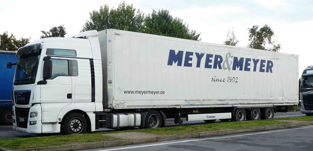 =MAN-Sattelzug von Meyer & Meyer steht auf einer Rastanlage an der A7, 09-2017