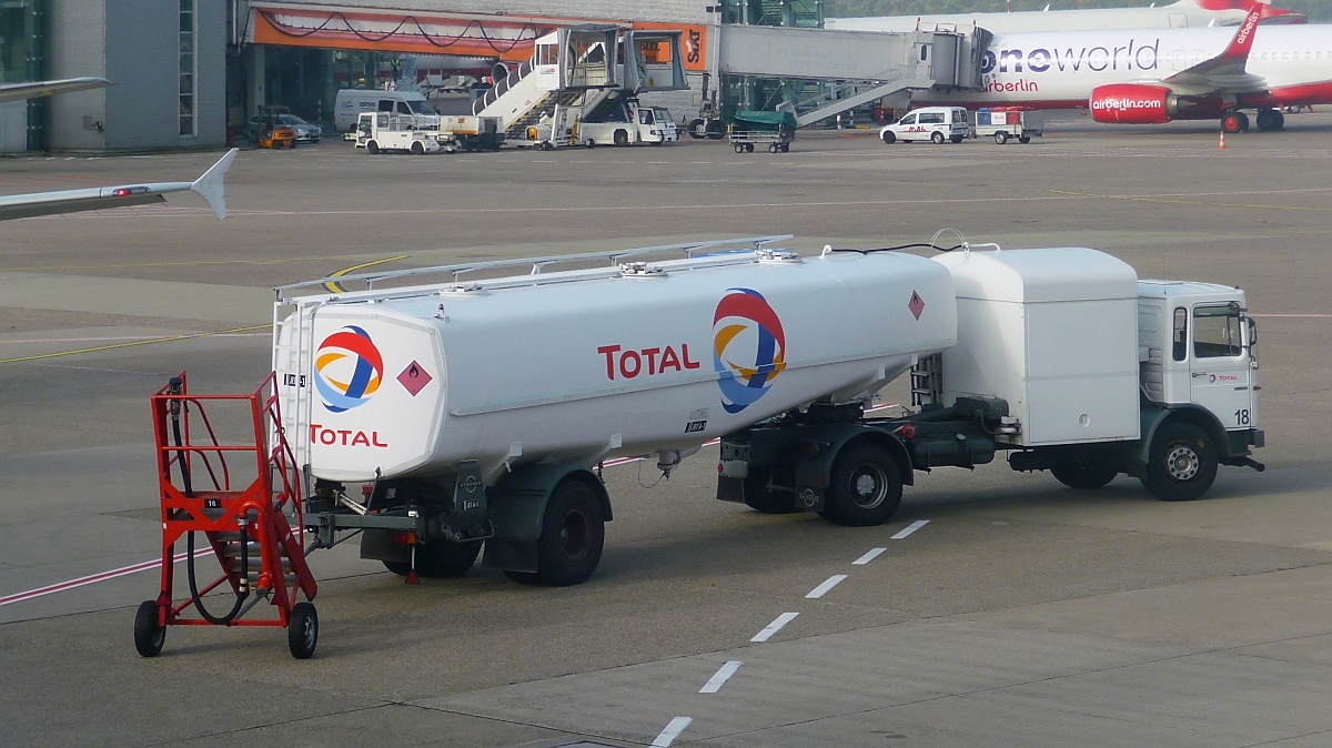 MAN Tankfahrzeug auf dem Flughafen Düsseldorf, 23.9.2014