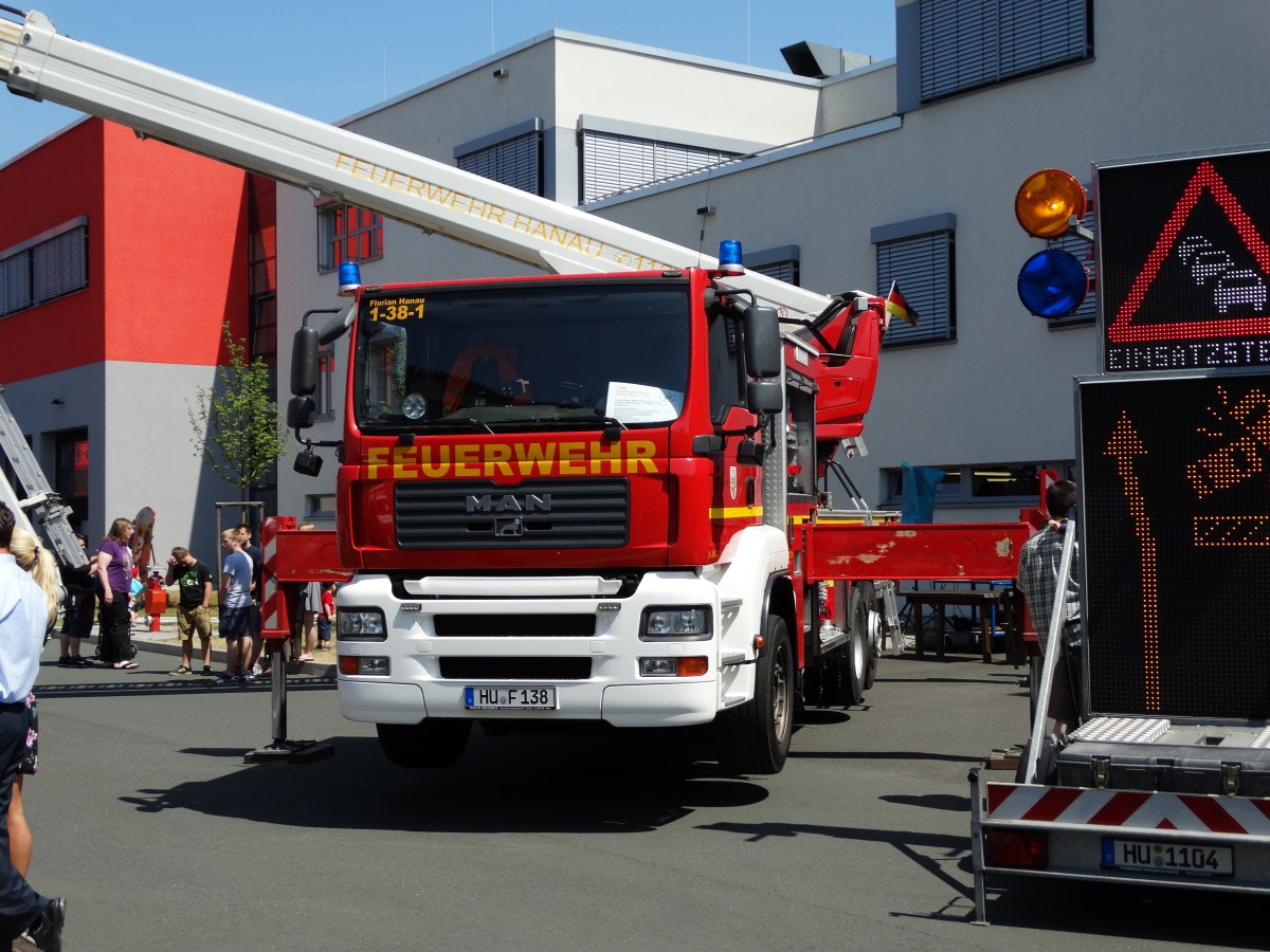 MAN TGM Teleskoparm (Florian Hanau 1-38-1) der Feuerwehr Hanau Mitte am 07.06.15 beim Tag der Offenen Tür