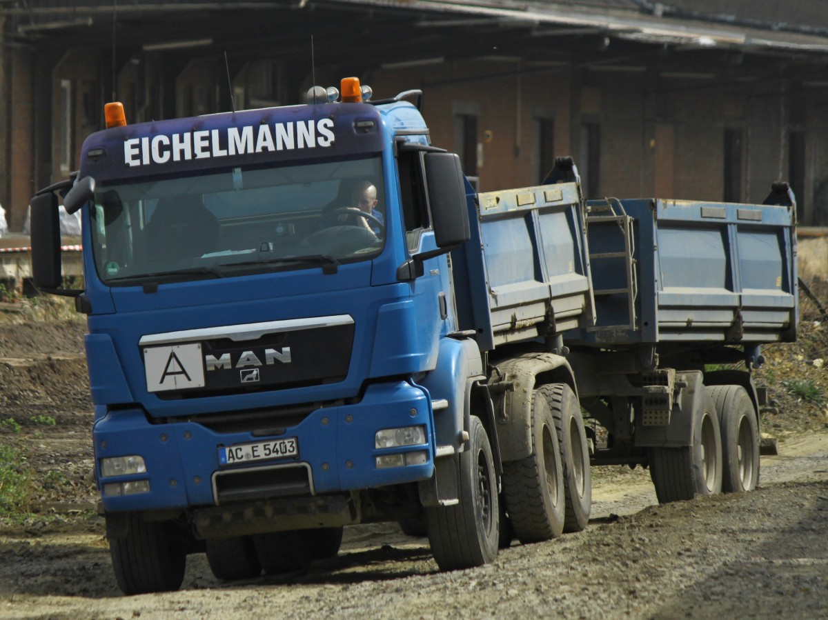MAN TGS 26.440 mit Tandemkipper am 31.03.2014 auf der Baustelle in Aachen West.