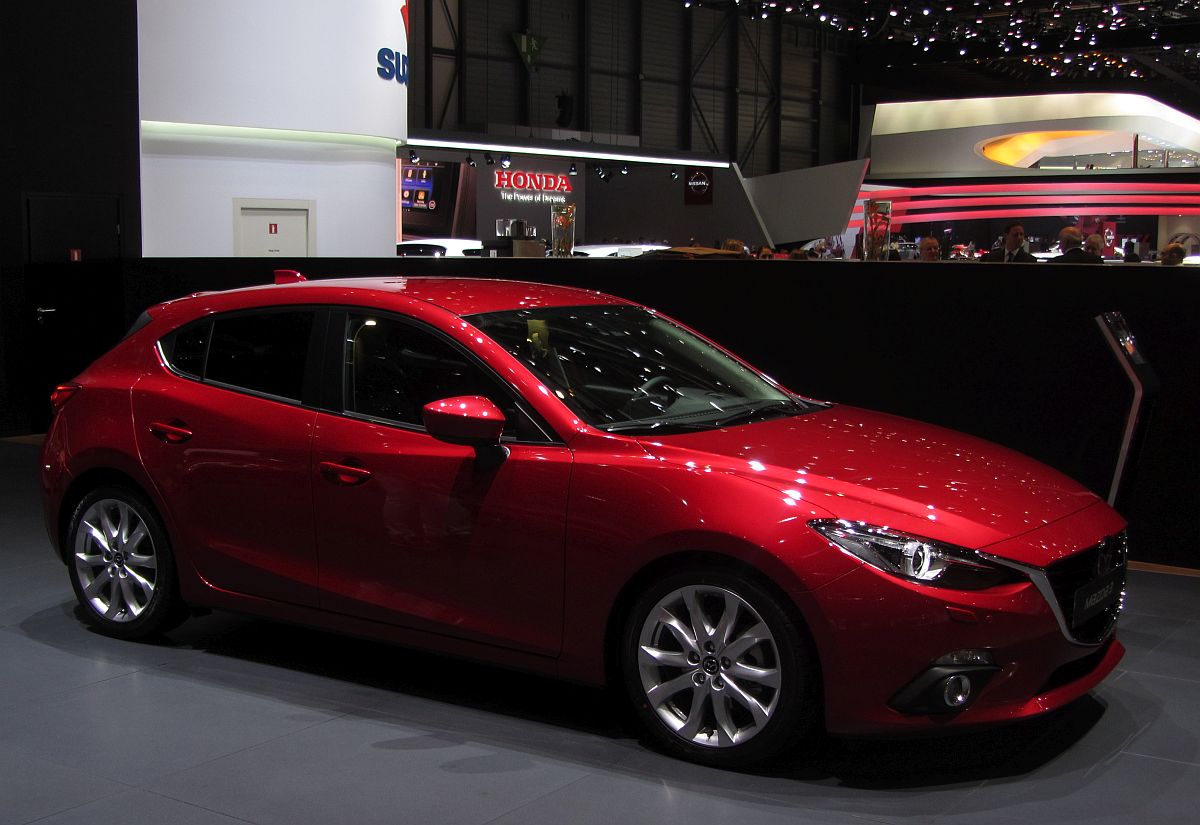 Mazda 3 ausgestellt auf dem Autosalon Genf 2015.