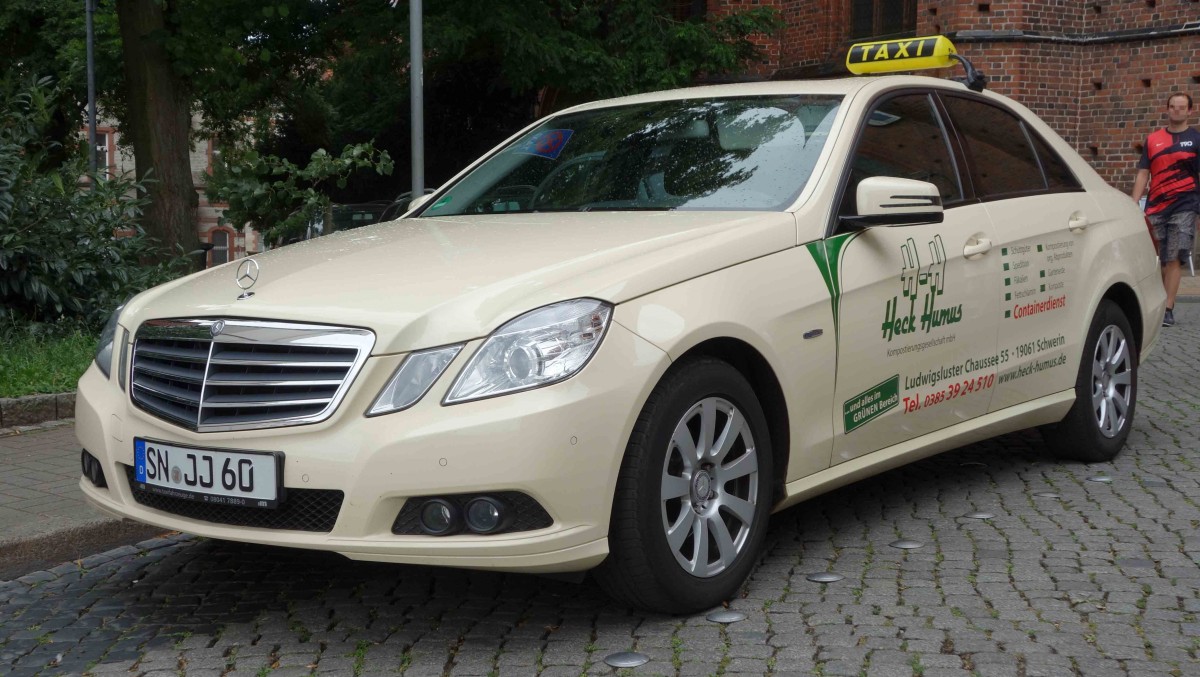 MB als Taxi in Wismar, August 2014