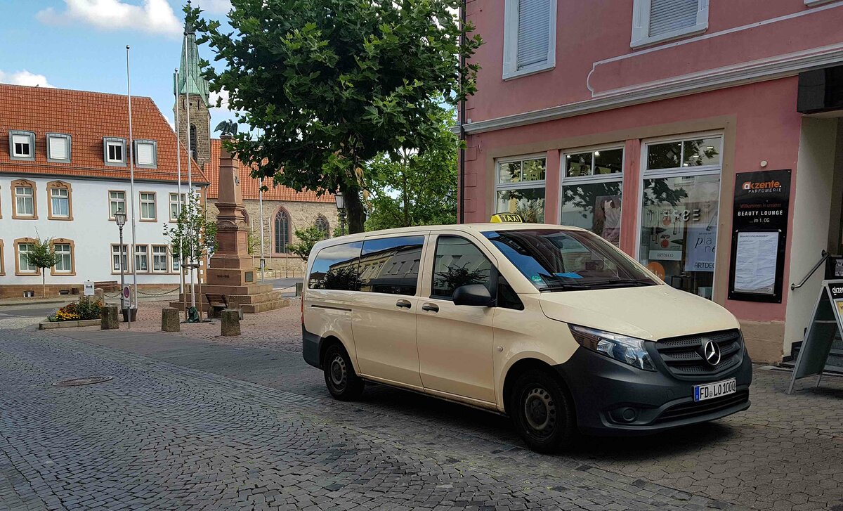 =MB Vito steht als Taxi in Hünfeld bereit zur nächsten Fahrt, 07-2022