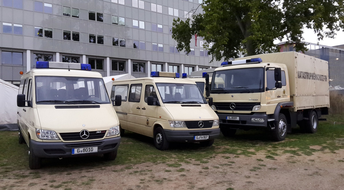 Mehrere Fahrzeuge vom Katastrophenschutz Betreuungszug beim Höhlerfest in Gera. Foto 01.10.2016