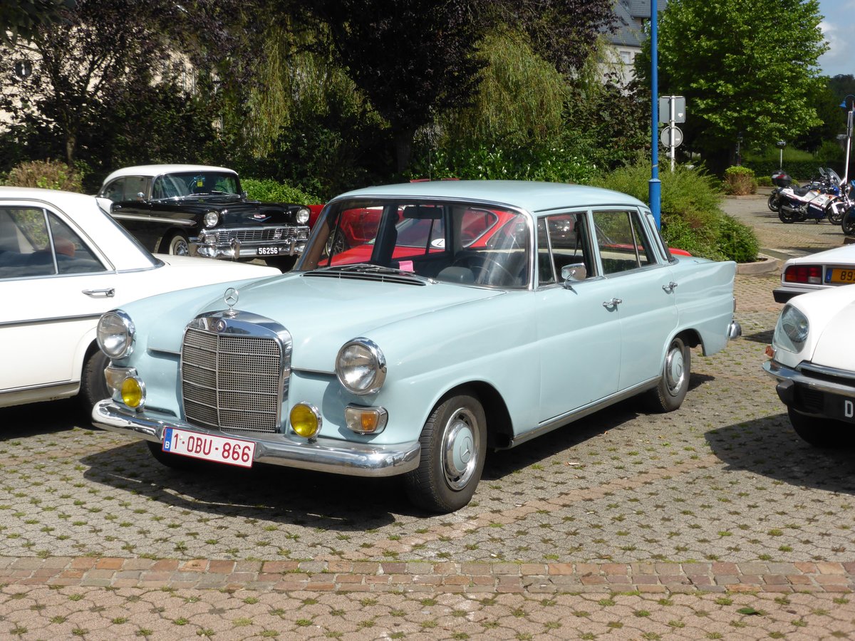 Mercedes-Benz 200, Vintage Cars & Bikes in Steinfort am 06.08.2016