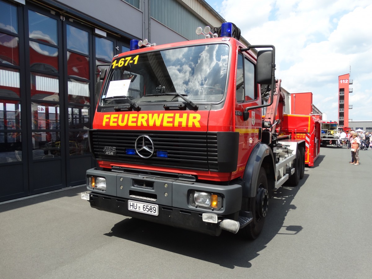 Mercedes Benz 2429 WLF (Florian Hanau 1-67-1) am 01.06.14 beim Tag der Offenen Tür der Feuerwehr Hanau Mitte