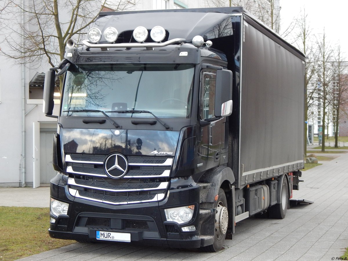 Mercedes-Benz Antos mit Kastenaufbau in Waren/Müritz am 01.01.2019