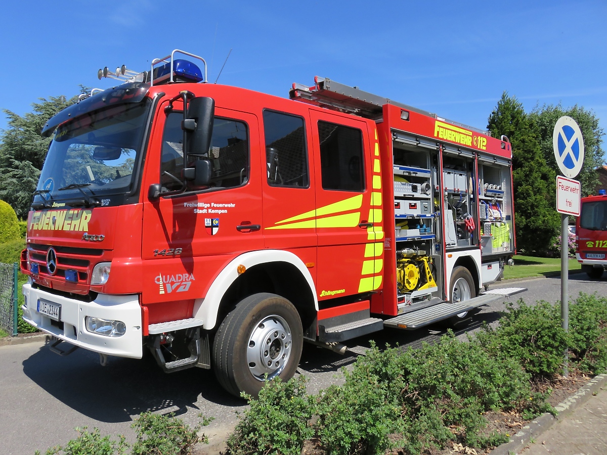 Mercedes-Benz Atego 1428 HLF 20/1 der Freiwilligen Feuerwehr Schmalbroich. 
Kempen, 25.5.17
