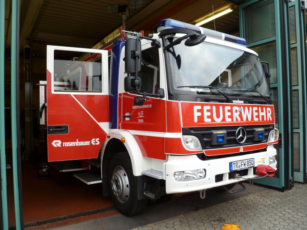 Mercedes-Benz Atego 1528 HLF20-16, aufgenommen am 14.09.2014 beim Tag der offenen Tür der Berufsfeuerwehr Trier